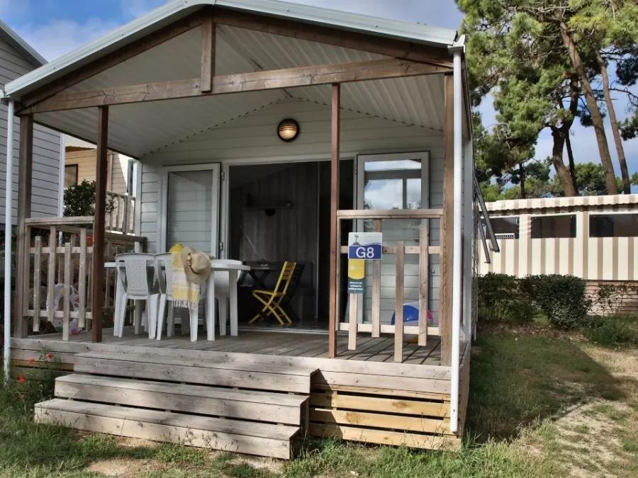 Camping Pas Cher vous présente avec son site Officiel campingpascher.fr, le Camping Maeva Club Les Préveils classé 4 étoiles, situé sur la commune de La Tranche Sur Mer dans le département Vendée (Pays De La Loire) en France. Le camping Maeva Club Les Préveils, vous présente un hébergement de type mobil-home de 29 m² pour 5 personnes. Le camping Maeva Club Les Préveils vous proposeun séjour PAS CHER avec une REMISEdu jeudi 04 juin au jeudi 11 juin 2026 avec une PROMO de DERNIÈRE MINUTE, en promotion à -30% pour 7 nuits à 259 € au lieu de 370,0 € soit une Économie de 111 €. Cette location propose 47 dates différentes pour réserver votre séjour. Découvrez également les 32 autres gammes d'hébergements du camping. Les Avis clients pour le Camping Maeva Club Les Préveils sont excellents avec une note moyenne de 8 sur 10. Mer, Piscine chauffée, Piscine extérieure, Animations familiales, Club ados, Club enfants, Aire de jeux enfants, Planche à voile, Pétanque, Salle de fitness, Salle de jeux vidéo, Surf, Terrain multisports, kiteSurf, Bar, Dépôt de pain, Plats à emporter, Restaurant, Snack/Bar, Épicerie,... En savoir plus : cliquez-ICI.