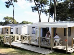 Camping Pas Cher vous présente avec son site Officiel campingpascher.fr, le Camping Maeva Club Les Préveils classé 4 étoiles, situé sur la commune de La Tranche Sur Mer dans le département Vendée (Pays De La Loire) en France. Le camping Maeva Club Les Préveils, vous présente un hébergement de type mobil-home de 30 m² pour 5 personnes. Le camping Maeva Club Les Préveils vous proposeun séjour PAS CHER avec une REMISEdu sam. 16 mai au sam. 23 mai 2026, en promotion à -30% pour 7 nuits à 259 € au lieu de 370,0 € soit une Économie de 111 €. Cette location propose 109 dates différentes pour réserver votre séjour. Découvrez également les 31 autres gammes d'hébergements du camping. Les Avis clients pour le Camping Maeva Club Les Préveils sont excellents avec une note moyenne de 8 sur 10. Mer, Piscine chauffée, Piscine extérieure, Animations familiales, Club ados, Club enfants, Aire de jeux enfants, Planche à voile, Pétanque, Salle de fitness, Salle de jeux vidéo, Surf, Terrain multisports, kiteSurf, Bar, Dépôt de pain, Plats à emporter, Restaurant, Snack/Bar, Épicerie,... En savoir plus : cliquez-ICI.