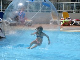 Camping Pas Cher vous présente avec son site Officiel campingpascher.fr, le Camping Maeva Club Les Préveils classé 4 étoiles, situé sur la commune de La Tranche Sur Mer dans le département Vendée (Pays De La Loire) en France. Le camping Maeva Club Les Préveils, vous présente un hébergement de type mobil-home de 32 m². Le camping Maeva Club Les Préveils vous proposeun séjour PAS CHER avec une REMISEdu lundi 18 mai au lundi 25 mai 2026, en promotion à -30% pour 7 nuits à 309 € au lieu de 441,43 € soit une Économie de 132,43 €. Cette location propose 118 dates différentes pour réserver votre séjour. Découvrez également les 31 autres gammes d'hébergements du camping. Les Avis clients pour le Camping Maeva Club Les Préveils sont excellents avec une note moyenne de 8 sur 10. Mer, Piscine chauffée, Piscine extérieure, Animations familiales, Club ados, Club enfants, Aire de jeux enfants, Planche à voile, Pétanque, Salle de fitness, Salle de jeux vidéo, Surf, Terrain multisports, kiteSurf, Bar, Dépôt de pain, Plats à emporter, Restaurant, Snack/Bar, Épicerie,... En savoir plus : cliquez-ICI.