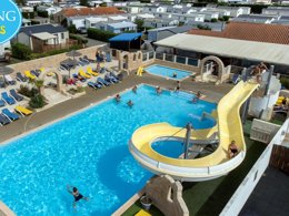 Camping Pas Cher vous présente avec son site Officiel campingpascher.fr, le Camping Paradis Les Jonquilles classé 4 étoiles, situé sur la commune de La Tranche Sur Mer dans le département Vendée (Pays De La Loire) en France. Le camping Paradis Les Jonquilles vous propose un hébergement de type mobil-home de 25 m² pour 4 personnes. Cet hébergement propose plus de 43 dates différentes pour réserver ! Pour dévouvrir la période la moins chère, consultez la rubrique 'Tarifs' et sélectionnez votre mois de départ. L'établissement vous propose 10 autres types d'hébergements. Découvrez tous nos séjours à petits prix dans la commune et aux alentours de La Tranche Sur Mer du département : Vendée (Pays De La Loire). Les Avis clients pour le Camping Paradis Les Jonquilles sont excellents avec une note moyenne de 8 sur 10. Mer, Piscine couverte, Piscine extérieure, Animations familiales, Club enfants, Aire de jeux enfants, Cyclisme, Ping-pong, Pétanque, Randonnée, Salle de fitness, Salle de jeux vidéo, Terrain de volley-ball, Bar, Dépôt de pain, Snack/Bar,... En savoir plus : cliquez-ICI.