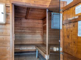 Camping Pas Cher vous présente avec son site Officiel campingpascher.fr, le Camping Paradis Les Jonquilles classé 4 étoiles, situé sur la commune de La Tranche Sur Mer dans le département Vendée (Pays De La Loire) en France. Le camping Paradis Les Jonquilles, vous présente un hébergement de type mobil-home de 30 m² pour 4 personnes avec climatisation et télévision. Le camping Paradis Les Jonquilles vous propose du sam. 30 mai au sam. 06 juin 2026, en promotion à -15% pour 7 nuits à 189 € au lieu de 224,0 € soit une Économie de 35 €. Cette location propose 117 dates différentes pour réserver votre séjour. Découvrez également les 10 autres gammes d'hébergements du camping. Les Avis clients pour le Camping Paradis Les Jonquilles sont excellents avec une note moyenne de 8 sur 10. Mer, Piscine couverte, Piscine extérieure, Animations familiales, Club enfants, Aire de jeux enfants, Cyclisme, Ping-pong, Pétanque, Randonnée, Salle de fitness, Salle de jeux vidéo, Terrain de volley-ball, Bar, Dépôt de pain, Snack/Bar,... En savoir plus : cliquez-ICI.