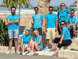 Camping Pas Cher vous présente avec son site Officiel campingpascher.fr, le Camping Paradis Les Jonquilles classé 4 étoiles, situé sur la commune de La Tranche Sur Mer dans le département Vendée (Pays De La Loire) en France. Le camping Paradis Les Jonquilles, vous présente un hébergement de type mobil-home de 25 m² pour 4 personnes avec climatisation et télévision. Le camping Paradis Les Jonquilles vous propose du jeudi 18 juin au jeudi 25 juin 2026, en promotion à -15% pour 7 nuits à 185 € au lieu de 218,0 € soit une Économie de 33 €. Cette location propose 117 dates différentes pour réserver votre séjour. Découvrez également les 10 autres gammes d'hébergements du camping. Les Avis clients pour le Camping Paradis Les Jonquilles sont excellents avec une note moyenne de 8 sur 10. Mer, Piscine couverte, Piscine extérieure, Animations familiales, Club enfants, Aire de jeux enfants, Cyclisme, Ping-pong, Pétanque, Randonnée, Salle de fitness, Salle de jeux vidéo, Terrain de volley-ball, Bar, Dépôt de pain, Snack/Bar,... En savoir plus : cliquez-ICI.