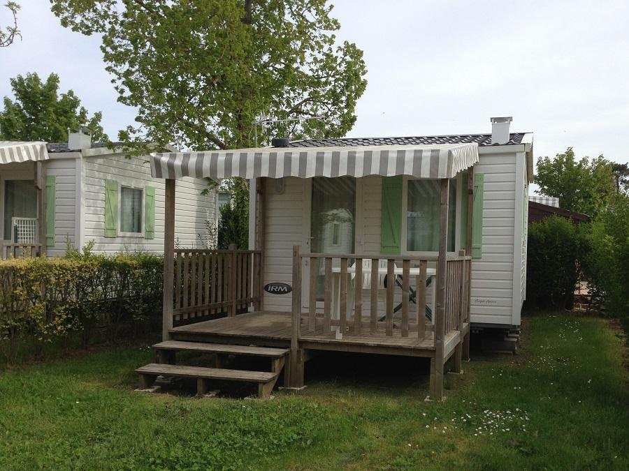 Camping Pas Cher vous présente avec son site Officiel campingpascher.fr, le Camping Le Cottage Fleuri classé 4 étoiles, situé sur la commune de La Tranche Sur Mer dans le département Vendée (Pays De La Loire) en France. Le camping Le Cottage Fleuri vous propose un hébergement de type mobil-home de 16 m² avec climatisation (télévision). L'établissement vous propose 6 autres types d'hébergements. Découvrez tous nos séjours à petits prix dans la commune et aux alentours de La Tranche Sur Mer du département : Vendée (Pays De La Loire). Les Avis clients pour le Camping Le Cottage Fleuri sont excellents avec une note moyenne de 8 sur 10. MerÉtang, Parc aquatique, Piscine couverte, Piscine extérieure, Animation ados, Animations familiales, Club enfants, Aire de jeux enfants, Court de tennis, Cyclisme, Paddle, Planche à voile, Salle de fitness, Salle de jeux vidéo, Skatepark, Surf, Terrain de volley-ball, Terrain multisports, Voile, Bar, Boulangerie, Bureau de tabac, Dépôt de pain, Plats à emporter, Snack/Bar, Supermarché, Épicerie,... En savoir plus : cliquez-ICI.