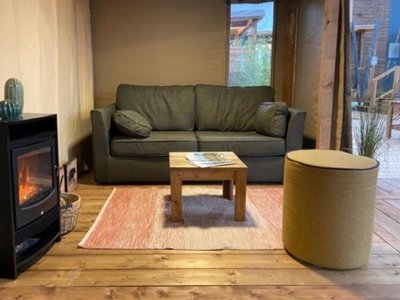 Cliquez pour découvrir toutes les photos de l'HÉBERGEMENT ! tente en toile et bois - Le Cottage Fleuri photo 4