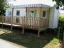 Camping Pas Cher vous présente avec son site Officiel campingpascher.fr, le Camping Le Cottage Fleuri classé 4 étoiles, situé sur la commune de La Tranche Sur Mer dans le département Vendée (Pays De La Loire) en France. Le camping Le Cottage Fleuri vous propose un hébergement de type mobil-home de 25 m² pour 6 personnes avec climatisation (télévision). L'établissement vous propose 3 autres types d'hébergements. Découvrez tous nos séjours à petits prix dans la commune et aux alentours de La Tranche Sur Mer du département : Vendée (Pays De La Loire). Les Avis clients pour le Camping Le Cottage Fleuri sont excellents avec une note moyenne de 8 sur 10. MerÉtang, Parc aquatique, Piscine couverte, Piscine extérieure, Animation ados, Animations familiales, Club enfants, Aire de jeux enfants, Court de tennis, Cyclisme, Paddle, Planche à voile, Salle de fitness, Salle de jeux vidéo, Skatepark, Surf, Terrain de volley-ball, Terrain multisports, Voile, Bar, Boulangerie, Bureau de tabac, Dépôt de pain, Plats à emporter, Snack/Bar, Supermarché, Épicerie,... En savoir plus : cliquez-ICI.