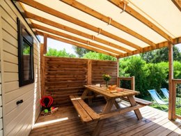 Camping Pas Cher vous présente avec son site Officiel campingpascher.fr, le Camping Plijadur classé 4 étoiles, situé sur la commune de La Trinite Sur Mer dans le département Morbihan (Bretagne) en France. Le camping Plijadur, vous présente un hébergement de type mobil-home de 28 m² et télévision. Le camping Plijadur vous proposeun séjour PAS CHER avec une REMISEdu sam. 18 avril au sam. 25 avril 2026, en promotion à -35% pour 7 nuits à 429 € au lieu de 660,0 € soit une Économie de 231 €. Cette location propose 19 dates différentes pour réserver votre séjour. Découvrez également les 3 autres gammes d'hébergements du camping. Les Avis clients pour le Camping Plijadur sont excellents avec une note moyenne de 8 sur 10. MerÉtang, Piscine chauffée, Piscine couverte, Animations familiales, Club enfants, Aire de jeux enfants, Centre équestre, Cyclisme, Golf, Ping-pong, Pétanque, Structure gonflable enfants, Terrain multisports, Bar, Dépôt de pain, Restaurant, Snack/Bar, Supermarché, Épicerie,... En savoir plus : cliquez-ICI.