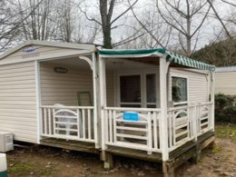 Camping Pas Cher vous présente avec son site Officiel campingpascher.fr, le Camping Paradis L'Escapade classé 4 étoiles, situé sur la commune de Lamonzie Montastruc dans le département Dordogne (Aquitaine) en France. Le camping Paradis L'Escapade, vous présente un hébergement de type mobil-home. Le camping Paradis L'Escapade vous propose du dimanche 06 septembre au dimanche 13 septembre 2026, en promotion à -21% pour 7 nuits à 154 € au lieu de 196,0 € soit une Économie de 42 €. Cette location propose 103 dates différentes pour réserver votre séjour. Découvrez également les 13 autres gammes d'hébergements du camping. Les Avis clients pour le Camping Paradis L'Escapade sont excellents avec une note moyenne de 8 sur 10. Parc aquatique, Piscine couverte, Piscine extérieure, Animations familiales, Club enfants, Aire de jeux enfants, Canoë-kayak, Centre équestre, Ping-pong, Piscine, Pétanque, Randonnée, Terrain multisports, Bar, Dépôt de pain, Plats à emporter, Supermarché, Épicerie,... En savoir plus : cliquez-ICI.