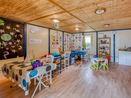 Camping Pas Cher vous présente avec son site Officiel campingpascher.fr, le Camping Paradis L'Escapade classé 4 étoiles, situé sur la commune de Lamonzie Montastruc dans le département Dordogne (Aquitaine) en France. Le camping Paradis L'Escapade, vous présente un hébergement de type mobil-home de 29 m² avec climatisation et télévision. Le camping Paradis L'Escapade vous propose du vendredi 03 avril au vendredi 10 avril 2026, en promotion à -20% pour 7 nuits à 189 € au lieu de 238,0 € soit une Économie de 49 €. Cette location propose 103 dates différentes pour réserver votre séjour. Découvrez également les 13 autres gammes d'hébergements du camping. Les Avis clients pour le Camping Paradis L'Escapade sont excellents avec une note moyenne de 8 sur 10. Parc aquatique, Piscine couverte, Piscine extérieure, Animations familiales, Club enfants, Aire de jeux enfants, Canoë-kayak, Centre équestre, Ping-pong, Piscine, Pétanque, Randonnée, Terrain multisports, Bar, Dépôt de pain, Plats à emporter, Supermarché, Épicerie,... En savoir plus : cliquez-ICI.