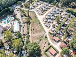 Camping Pas Cher vous présente avec son site Officiel campingpascher.fr, le Camping Paradis L'Escapade classé 4 étoiles, situé sur la commune de Lamonzie Montastruc dans le département Dordogne (Aquitaine) en France. Le camping Paradis L'Escapade, vous présente un hébergement de type mobil-home et télévision. Le camping Paradis L'Escapade vous propose du dimanche 03 mai au dimanche 10 mai 2026, en promotion à -20% pour 7 nuits à 175 € au lieu de 219,0 € soit une Économie de 44 €. Cette location propose 103 dates différentes pour réserver votre séjour. Découvrez également les 13 autres gammes d'hébergements du camping. Les Avis clients pour le Camping Paradis L'Escapade sont excellents avec une note moyenne de 8 sur 10. Parc aquatique, Piscine couverte, Piscine extérieure, Animations familiales, Club enfants, Aire de jeux enfants, Canoë-kayak, Centre équestre, Ping-pong, Piscine, Pétanque, Randonnée, Terrain multisports, Bar, Dépôt de pain, Plats à emporter, Supermarché, Épicerie,... En savoir plus : cliquez-ICI.