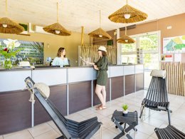 Camping Pas Cher vous présente avec son site Officiel campingpascher.fr, le Camping Romanée L'Evasion classé 4 étoiles, situé sur la commune de Landevieille dans le département Vendée (Pays De La Loire) en France. Le camping Romanée L'Evasion, vous présente un hébergement de type mobil-home de 30 m² avec climatisation. Le camping Romanée L'Evasion vous propose du sam. 25 avril au sam. 02 mai 2026, en promotion à -29% pour 7 nuits à 203 € au lieu de 287,0 € soit une Économie de 84 €. Cette location propose 114 dates différentes pour réserver votre séjour. Découvrez également les 8 autres gammes d'hébergements du camping. Les Avis clients pour le Camping Romanée L'Evasion sont excellents avec une note moyenne de 8 sur 10. Lagon, Piscine couverte, Piscine extérieure, Animations familiales, Club enfants, Aire de jeux enfants, Centre équestre, Cyclisme, Golf, Ping-pong, Pétanque, Randonnée, Salle de jeux vidéo, Terrain de basketball, Terrain de beach-volley, Terrain multisports, Bar, Boulangerie, Bureau de tabac, Créperie, Dépôt de pain, Pizzeria, Restaurant, Snack/Bar, Supermarché, Épicerie,... En savoir plus : cliquez-ICI.