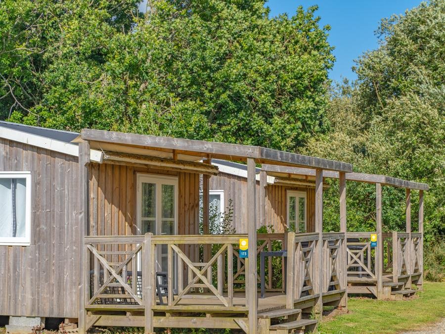 Camping Pas Cher vous présente avec son site Officiel campingpascher.fr, le Camping Les Alizés classé 4 étoiles, situé sur la commune de Lannion dans le département Côtes-d'armor (Bretagne) en France. Le camping Les Alizés vous propose un hébergement de type chalet de 19 m² pour 5 personnes. L'établissement vous propose 19 autres types d'hébergements. Découvrez tous nos séjours à petits prix dans la commune et aux alentours de Lannion du département : Côtes-d'armor (Bretagne). Les Avis clients pour le Camping Les Alizés sont de 7 sur 10. Parc aquatique, Piscine couverte, Piscine extérieure, Animations familiales, Club enfants, Aire de jeux enfants, Baby-foot, Canoë-kayak, Centre équestre, Court de tennis, Flipper, Golf, Ping-pong, Pétanque, Salle de jeux vidéo, Structure gonflable enfants, Terrain multisports, Bar, Dépôt de pain, Restaurant, Snack/Bar, Station-service, Supermarché,... En savoir plus : cliquez-ICI.