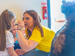 Camping Pas Cher vous présente avec son site Officiel campingpascher.fr, le Camping Maeva Club Les Alizés classé 4 étoiles, situé sur la commune de Lannion dans le département Côtes-d'armor (Bretagne) en France. Le camping Maeva Club Les Alizés, vous présente un hébergement de type mobil-home de 25 m² pour 5 personnes et télévision. Le camping Maeva Club Les Alizés vous proposeun séjour PAS CHER avec une REMISEdu sam. 12 septembre au sam. 19 septembre 2026, en promotion à -50% pour 7 nuits à 233,40 € au lieu de 466,8 € soit une Économie de 233,40 €. Cette location propose 93 dates différentes pour réserver votre séjour. Découvrez également les 19 autres gammes d'hébergements du camping. Les Avis clients pour le Camping Maeva Club Les Alizés sont de 7 sur 10. Parc aquatique, Piscine couverte, Piscine extérieure, Animations familiales, Club enfants, Aire de jeux enfants, Baby-foot, Canoë-kayak, Centre équestre, Court de tennis, Flipper, Golf, Ping-pong, Pétanque, Salle de jeux vidéo, Structure gonflable enfants, Terrain multisports, Bar, Dépôt de pain, Restaurant, Snack/Bar, Station-service, Supermarché,... En savoir plus : cliquez-ICI.