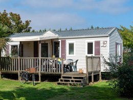 Camping Pas Cher vous présente avec son site Officiel campingpascher.fr, le Camping Maeva Club Les Alizés classé 4 étoiles, situé sur la commune de Lannion dans le département Côtes-d'armor (Bretagne) en France. Le camping Maeva Club Les Alizés, vous présente un hébergement de type mobil-home de 32 m² pour 8 personnes et télévision. Le camping Maeva Club Les Alizés vous proposeun séjour PAS CHER avec une REMISEdu sam. 12 septembre au sam. 19 septembre 2026, en promotion à -50% pour 7 nuits à 263,40 € au lieu de 526,8 € soit une Économie de 263,40 €. Cette location propose 130 dates différentes pour réserver votre séjour. Découvrez également les 19 autres gammes d'hébergements du camping. Les Avis clients pour le Camping Maeva Club Les Alizés sont de 7 sur 10. Parc aquatique, Piscine couverte, Piscine extérieure, Animations familiales, Club enfants, Aire de jeux enfants, Baby-foot, Canoë-kayak, Centre équestre, Court de tennis, Flipper, Golf, Ping-pong, Pétanque, Salle de jeux vidéo, Structure gonflable enfants, Terrain multisports, Bar, Dépôt de pain, Restaurant, Snack/Bar, Station-service, Supermarché,... En savoir plus : cliquez-ICI.