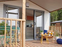 Camping Pas Cher vous présente avec son site Officiel campingpascher.fr, le Camping Maeva Club Les Alizés classé 4 étoiles, situé sur la commune de Lannion dans le département Côtes-d'armor (Bretagne) en France. Le camping Maeva Club Les Alizés, vous présente un hébergement de type mobil-home de 23 m² pour 4 personnes et télévision. Le camping Maeva Club Les Alizés vous proposeun séjour PAS CHER avec une REMISEdu sam. 12 septembre au sam. 19 septembre 2026, en promotion à -50% pour 7 nuits à 185,40 € au lieu de 370,8 € soit une Économie de 185,40 €. Cette location propose 70 dates différentes pour réserver votre séjour. Découvrez également les 19 autres gammes d'hébergements du camping. Les Avis clients pour le Camping Maeva Club Les Alizés sont de 7 sur 10. Parc aquatique, Piscine couverte, Piscine extérieure, Animations familiales, Club enfants, Aire de jeux enfants, Baby-foot, Canoë-kayak, Centre équestre, Court de tennis, Flipper, Golf, Ping-pong, Pétanque, Salle de jeux vidéo, Structure gonflable enfants, Terrain multisports, Bar, Dépôt de pain, Restaurant, Snack/Bar, Station-service, Supermarché,... En savoir plus : cliquez-ICI.