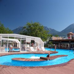 Camping Pas Cher vous présente avec son site Officiel campingpascher.fr, le Établissement Les Fontaines, situé sur la commune de Lathuile dans le département Haute-savoie (Rhône Alpes) en France. L'établissement Les Fontaines vous propose un hébergement de type tente de 16 m². L'établissement vous propose 4 autres types d'hébergements. Découvrez tous nos séjours à petits prix dans la commune et aux alentours de Lathuile du département : Haute-savoie (Rhône Alpes).... En savoir plus : cliquez-ICI.
