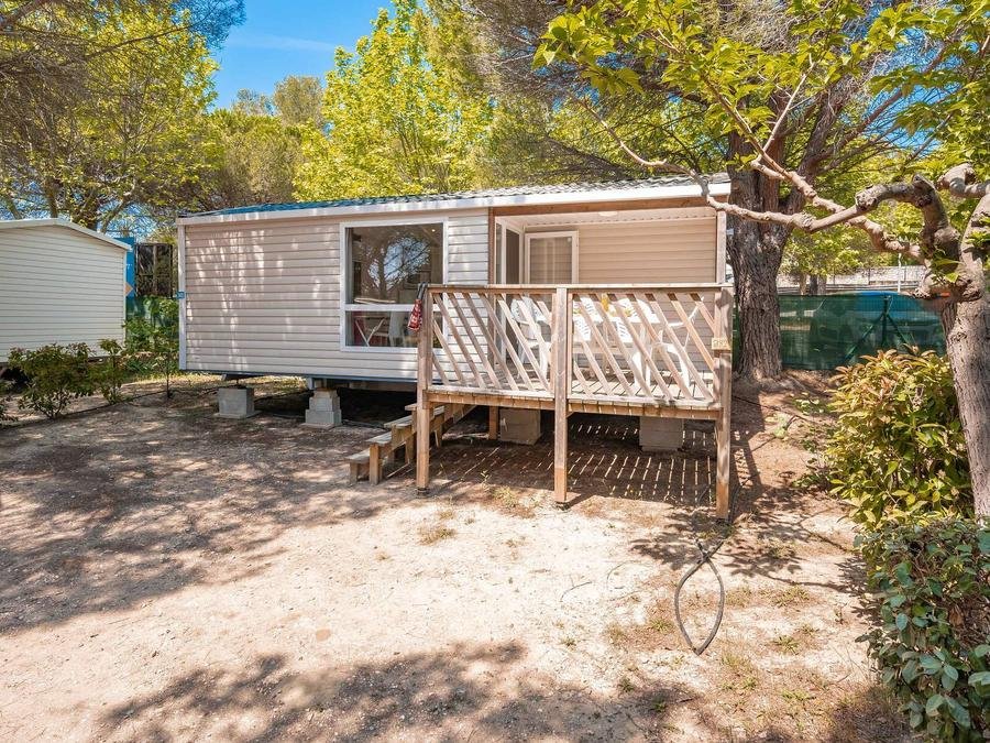 Camping Pas Cher vous présente avec son site Officiel campingpascher.fr, le Camping L'Oasis Palavasienne classé 4 étoiles, situé sur la commune de Palavas Les Flots dans le département Hérault (Languedoc Roussillon) en France. Le camping L'Oasis Palavasienne vous propose un hébergement de type mobil-home de 36 m². Cet hébergement propose plus de 61 dates différentes pour réserver ! Pour dévouvrir la période la moins chère, consultez la rubrique 'Tarifs' et sélectionnez votre mois de départ. L'établissement vous propose 8 autres types d'hébergements. Découvrez tous nos séjours à petits prix dans la commune et aux alentours de Palavas Les Flots du département : Hérault (Languedoc Roussillon). Les Avis clients pour le Camping L'Oasis Palavasienne sont excellents avec une note moyenne de 8 sur 10. Parc aquatique, Piscine chauffée, Piscine extérieure, Animations familiales, Club ados, Club enfants, Aire de jeux enfants, Canoë-kayak, Centre équestre, Parcours sportif, Ping-pong, Piscine, Plongée, Pétanque, Salle de fitness, Salle de jeux vidéo, Structure gonflable enfants, Surf, Terrain de volley-ball, Terrain multisports, Bar, Dépôt de pain, Plats à emporter, Snack/Bar, Supermarché, Épicerie,... En savoir plus : cliquez-ICI.