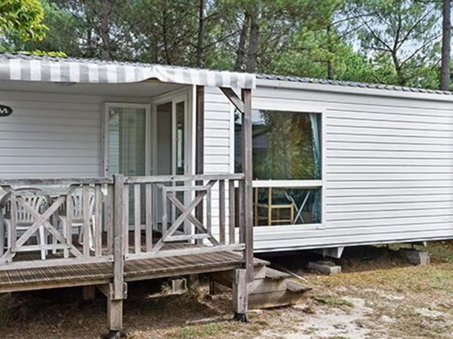 Camping Pas Cher vous présente avec son site Officiel campingpascher.fr, le Camping L'Oasis Palavasienne classé 4 étoiles, situé sur la commune de Palavas Les Flots dans le département Hérault (Languedoc Roussillon) en France. Le camping L'Oasis Palavasienne vous propose un hébergement de type mobil-home de 32 m² pour 4 personnes avec climatisation. Cet hébergement propose plus de 79 dates différentes pour réserver ! Pour dévouvrir la période la moins chère, consultez la rubrique 'Tarifs' et sélectionnez votre mois de départ. L'établissement vous propose 5 autres types d'hébergements. Découvrez tous nos séjours à petits prix dans la commune et aux alentours de Palavas Les Flots du département : Hérault (Languedoc Roussillon). Les Avis clients pour le Camping L'Oasis Palavasienne sont excellents avec une note moyenne de 8 sur 10. Parc aquatique, Piscine chauffée, Piscine extérieure, Animations familiales, Club ados, Club enfants, Aire de jeux enfants, Canoë-kayak, Centre équestre, Parcours sportif, Ping-pong, Piscine, Plongée, Pétanque, Salle de fitness, Salle de jeux vidéo, Structure gonflable enfants, Surf, Terrain de volley-ball, Terrain multisports, Bar, Dépôt de pain, Plats à emporter, Snack/Bar, Supermarché, Épicerie,... En savoir plus : cliquez-ICI.