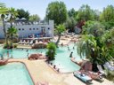 Camping Pas Cher vous présente avec son site Officiel campingpascher.fr, le Camping L'Oasis Palavasienne classé 4 étoiles, situé sur la commune de Palavas Les Flots dans le département Hérault (Languedoc Roussillon) en France. Le camping L'Oasis Palavasienne vous propose un hébergement de type mobil-home de 32 m² pour 4 personnes avec climatisation. Cet hébergement propose plus de 79 dates différentes pour réserver ! Pour dévouvrir la période la moins chère, consultez la rubrique 'Tarifs' et sélectionnez votre mois de départ. L'établissement vous propose 5 autres types d'hébergements. Découvrez tous nos séjours à petits prix dans la commune et aux alentours de Palavas Les Flots du département : Hérault (Languedoc Roussillon). Les Avis clients pour le Camping L'Oasis Palavasienne sont excellents avec une note moyenne de 8 sur 10. Parc aquatique, Piscine chauffée, Piscine extérieure, Animations familiales, Club ados, Club enfants, Aire de jeux enfants, Canoë-kayak, Centre équestre, Parcours sportif, Ping-pong, Piscine, Plongée, Pétanque, Salle de fitness, Salle de jeux vidéo, Structure gonflable enfants, Surf, Terrain de volley-ball, Terrain multisports, Bar, Dépôt de pain, Plats à emporter, Snack/Bar, Supermarché, Épicerie,... En savoir plus : cliquez-ICI.