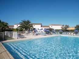 Camping Pas Cher vous présente avec son site Officiel campingpascher.fr, la Résidence Odalys Référence Le Village Des Amareyeurs, située sur la commune de Le Château D'oléron dans le département Charente-maritime (Poitou Charentes) en France. La résidence Odalys Référence Le Village Des Amareyeurs, vous présente un hébergement de type studio de 24 m² et télévision. La résidence Odalys Référence Le Village Des Amareyeurs vous proposeun séjour PAS CHER avec une REMISEdu sam. 04 juillet au sam. 11 juillet 2026, en promotion à -30% pour 7 nuits à 706,30 € au lieu de 1009,0 € soit une Économie de 302,70 €. Cette location propose 11 dates différentes pour réserver votre séjour. Découvrez également les 3 autres gammes d'hébergements de la résidence. Piscine extérieure,... En savoir plus : cliquez-ICI.