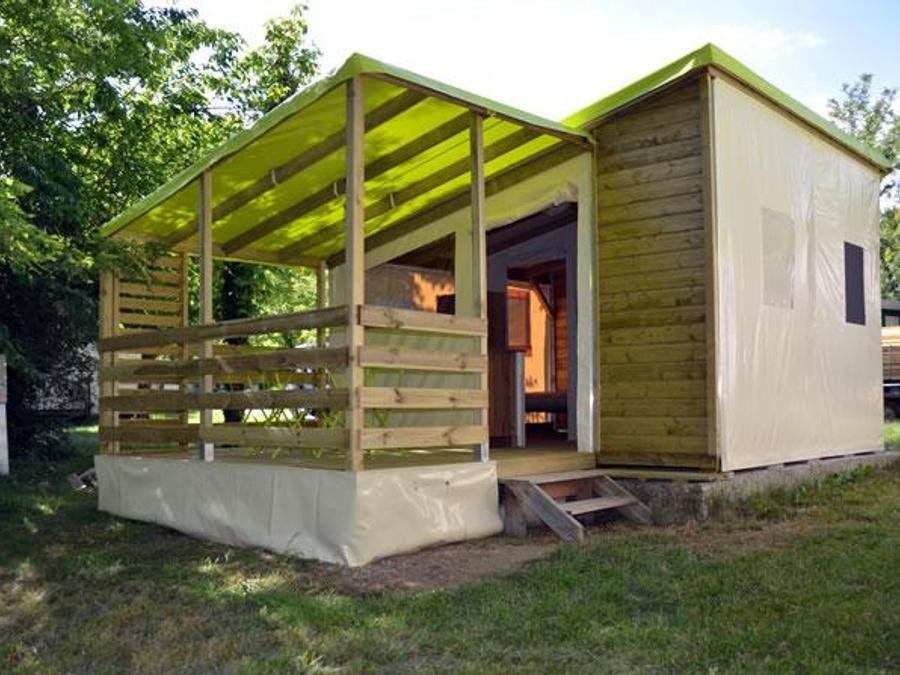 Camping Pas Cher vous présente avec son site Officiel campingpascher.fr, le Camping Flower Saint Amand classé 4 étoiles, situé sur la commune de Laurac En Vivarais dans le département Ardèche (Rhône Alpes) en France. Le camping Flower Saint Amand vous propose un hébergement de type bungalow toilé de 23 m² pour 2 personnes. Cet hébergement propose plus de 39 dates différentes pour réserver ! Pour dévouvrir la période la moins chère, consultez la rubrique 'Tarifs' et sélectionnez votre mois de départ. L'établissement vous propose 23 autres types d'hébergements. Découvrez tous nos séjours à petits prix dans la commune et aux alentours de Laurac En Vivarais du département : Ardèche (Rhône Alpes). Les Avis clients pour le Camping Flower Saint Amand sont excellents avec une note moyenne de 8 sur 10. Rivière, Piscine chauffée, Piscine extérieure, Animations familiales, Club enfants, Aire de jeux enfants, Canoë-kayak, Court de tennis, Parcours sportif, Ping-pong, Pétanque, Randonnée, Structure gonflable enfants, Bar, Boulangerie, Dépôt de pain, Pizzeria, Plats à emporter, Snack/Bar, Supermarché, Épicerie,... En savoir plus : cliquez-ICI.