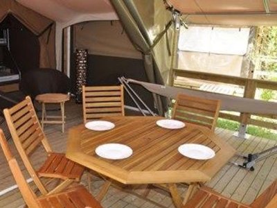 Cliquez pour découvrir toutes les photos de l'HÉBERGEMENT ! bungalow toilé - Flower Saint Amand photo 2