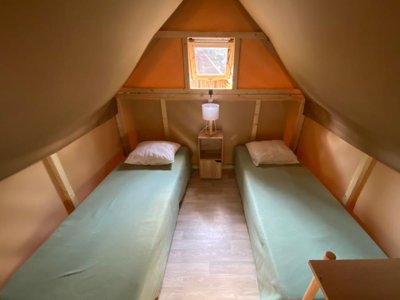 Cliquez pour découvrir toutes les photos de l'HÉBERGEMENT ! tente en toile et bois - Flower Saint Amand photo 3