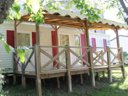 Camping Pas Cher vous présente avec son site Officiel campingpascher.fr, le Camping Flower Saint Amand classé 4 étoiles, situé sur la commune de Laurac En Vivarais dans le département Ardèche (Rhône Alpes) en France. Le camping Flower Saint Amand, vous présente un hébergement de type mobil-home de 32 m² pour 2 personnes avec climatisation et télévision. Le camping Flower Saint Amand vous propose du vendredi 01 mai au vendredi 08 mai 2026 pour 7 nuits à 553€. Cette location propose 71 dates différentes pour réserver votre séjour. Découvrez également les 17 autres gammes d'hébergements du camping. Les Avis clients pour le Camping Flower Saint Amand sont excellents avec une note moyenne de 8 sur 10. Rivière, Piscine chauffée, Piscine extérieure, Animations familiales, Club enfants, Aire de jeux enfants, Canoë-kayak, Court de tennis, Parcours sportif, Ping-pong, Pétanque, Randonnée, Structure gonflable enfants, Bar, Boulangerie, Dépôt de pain, Pizzeria, Plats à emporter, Snack/Bar, Supermarché, Épicerie,... En savoir plus : cliquez-ICI.