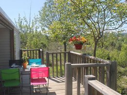 Camping Pas Cher vous présente avec son site Officiel campingpascher.fr, le Camping Flower Saint Amand classé 4 étoiles, situé sur la commune de Laurac En Vivarais dans le département Ardèche (Rhône Alpes) en France. Le camping Flower Saint Amand, vous présente un hébergement de type mobil-home de 30 m² avec climatisation et télévision. Le camping Flower Saint Amand vous propose du vendredi 01 mai au vendredi 08 mai 2026 pour 7 nuits à 553€. Cette location propose 49 dates différentes pour réserver votre séjour. Découvrez également les 17 autres gammes d'hébergements du camping. Les Avis clients pour le Camping Flower Saint Amand sont excellents avec une note moyenne de 8 sur 10. Rivière, Piscine chauffée, Piscine extérieure, Animations familiales, Club enfants, Aire de jeux enfants, Canoë-kayak, Court de tennis, Parcours sportif, Ping-pong, Pétanque, Randonnée, Structure gonflable enfants, Bar, Boulangerie, Dépôt de pain, Pizzeria, Plats à emporter, Snack/Bar, Supermarché, Épicerie,... En savoir plus : cliquez-ICI.