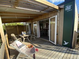 Camping Pas Cher vous présente avec son site Officiel campingpascher.fr, le Camping Flower Saint Amand classé 4 étoiles, situé sur la commune de Laurac En Vivarais dans le département Ardèche (Rhône Alpes) en France. Le camping Flower Saint Amand, vous présente un hébergement de type mobil-home de 29 m² pour 4 personnes avec climatisation et télévision. Le camping Flower Saint Amand vous propose du vendredi 01 mai au vendredi 08 mai 2026 pour 7 nuits à 553€. Cette location propose 72 dates différentes pour réserver votre séjour. Découvrez également les 17 autres gammes d'hébergements du camping. Les Avis clients pour le Camping Flower Saint Amand sont excellents avec une note moyenne de 8 sur 10. Rivière, Piscine chauffée, Piscine extérieure, Animations familiales, Club enfants, Aire de jeux enfants, Canoë-kayak, Court de tennis, Parcours sportif, Ping-pong, Pétanque, Randonnée, Structure gonflable enfants, Bar, Boulangerie, Dépôt de pain, Pizzeria, Plats à emporter, Snack/Bar, Supermarché, Épicerie,... En savoir plus : cliquez-ICI.