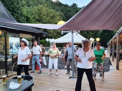 Cliquez pour découvrir toutes les photos de l'ÉTABLISSEMENT ! camping Maeva Escapades Le Lac De Laval-de-Cère photo 14