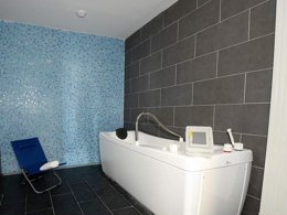 Camping Pas Cher vous présente avec son site Officiel campingpascher.fr, la Résidence Odalys Référence Le Lotus Blanc classé 3 étoiles, située sur la commune de Le Barcarès dans le département Pyrénées-orientales (Languedoc Roussillon) en France. La résidence Odalys Référence Le Lotus Blanc, vous présente un hébergement de type appartement de 51 m² pour 6 personnes et télévision. La résidence Odalys Référence Le Lotus Blanc vous propose du sam. 26 septembre au sam. 03 octobre 2026 pour 7 nuits à 539€. Cette location propose 22 dates différentes pour réserver votre séjour. Découvrez également les 11 autres gammes d'hébergements de la résidence. Les Avis clients pour la Résidence Odalys Référence Le Lotus Blanc sont excellents avec une note moyenne de 9 sur 10. Mer, Piscine chauffée, Piscine extérieure, Court de tennis, Plongée, Buffet,... En savoir plus : cliquez-ICI.