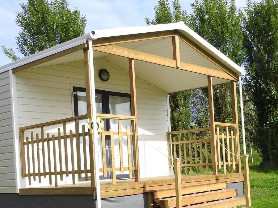 Camping Pas Cher vous présente avec son site Officiel campingpascher.fr, le Camping Les Tournesols classé 3 étoiles, situé sur la commune de Le Grez dans le département Sarthe (Pays De La Loire) en France. Le camping Les Tournesols, vous présente un hébergement de type mobil-home de 23 m² pour 4 personnes et télévision. Le camping Les Tournesols vous propose du dimanche 14 juin au dimanche 21 juin 2026, en promotion à -20% pour 7 nuits à 572,80 € au lieu de 716,0 € soit une Économie de 143,20 €. Cette location propose 64 dates différentes pour réserver votre séjour. Découvrez également les 7 autres gammes d'hébergements du camping. Les Avis clients pour le Camping Les Tournesols sont excellents avec une note moyenne de 8 sur 10. Piscine chauffée, Piscine extérieure, Animation enfants, Animations familiales, Aire de jeux enfants, Baby-foot, Canoë-kayak, Structure gonflable enfants, Dépôt de pain, Snack/Bar,... En savoir plus : cliquez-ICI.