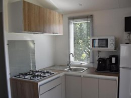 Camping Pas Cher vous présente avec son site Officiel campingpascher.fr, le Camping Les Tournesols classé 3 étoiles, situé sur la commune de Le Grez dans le département Sarthe (Pays De La Loire) en France. Le camping Les Tournesols, vous présente un hébergement de type mobil-home de 24 m² pour 4 personnes et télévision. Le camping Les Tournesols vous propose du mardi 26 mai au mardi 02 juin 2026 pour 7 nuits à 469€. Cette location propose 44 dates différentes pour réserver votre séjour. Découvrez également les 4 autres gammes d'hébergements du camping. Les Avis clients pour le Camping Les Tournesols sont excellents avec une note moyenne de 8 sur 10. Piscine chauffée, Piscine extérieure, Animation enfants, Animations familiales, Aire de jeux enfants, Baby-foot, Canoë-kayak, Structure gonflable enfants, Dépôt de pain, Snack/Bar,... En savoir plus : cliquez-ICI.