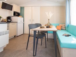 Camping Pas Cher vous présente avec son site Officiel campingpascher.fr, le Camping Club Les Tamaris 5* - MS VACANCES classé 5 étoiles, situé sur la commune de Le Barcarès dans le département Pyrénées-orientales (Languedoc Roussillon) en France. Le camping Club Les Tamaris 5* - MS VACANCES, vous présente un hébergement de type mobil-home de 24 m² pour 4 personnes avec climatisation et télévision. Le camping Club Les Tamaris 5* - MS VACANCES vous propose du sam. 19 septembre au sam. 26 septembre 2026, en promotion à -25% pour 7 nuits à 340,50 € au lieu de 454,0 € soit une Économie de 113,50 €. Cette location propose 44 dates différentes pour réserver votre séjour. Découvrez également les 20 autres gammes d'hébergements du camping. Les Avis clients pour le Camping Club Les Tamaris 5* - MS VACANCES sont excellents avec une note moyenne de 8 sur 10. Parc aquatique, Piscine couverte, Piscine extérieure, Animations familiales, Club ados, Club enfants, Aire de jeux enfants, Canoë-kayak, Centre équestre, Court de padel en extérieur, Cyclisme, Golf, Parcours sportif, Ping-pong, Piscine, Pétanque, Randonnée, Salle de fitness, Salle de jeux vidéo, Structure gonflable enfants, Terrain de beach-volley, Terrain multisports, Tir à l’arc, Trampoline, Bar, Boulangerie, Bureau de tabac, Dépôt de pain, Restaurant, Snack/Bar, Station-service, Épicerie,... En savoir plus : cliquez-ICI.