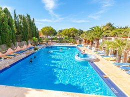 Camping Pas Cher vous présente avec son site Officiel campingpascher.fr, le Camping Tours Opérateurs Sur Camping Croix Du Sud classé 4 étoiles, situé sur la commune de Le Barcarès dans le département Pyrénées-orientales (Languedoc Roussillon) en France. Le camping Tours Opérateurs Sur Camping Croix Du Sud vous propose un hébergement de type mobil-home de 22 m² avec climatisation (télévision). L'établissement vous propose 3 autres types d'hébergements. Découvrez tous nos séjours à petits prix dans la commune et aux alentours de Le Barcarès du département : Pyrénées-orientales (Languedoc Roussillon). Les Avis clients pour le Camping Tours Opérateurs Sur Camping Croix Du Sud sont de 7 sur 10. Piscine chauffée, Piscine extérieure, Animations familiales, Club enfants, Baby-foot, Ping-pong, Piscine, Pétanque, Salle de jeux vidéo, Terrain de football, Terrain multisports, Bar, Dépôt de pain, Pizzeria, Snack/Bar, Épicerie,... En savoir plus : cliquez-ICI.