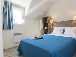 Camping Pas Cher vous présente avec son site Officiel campingpascher.fr, la Résidence Odalys Référence Domaine De L’Emeraude classé 3 étoiles, située sur la commune de Le Tronchet dans le département Ille-et-vilaine (Bretagne) en France. La résidence Odalys Référence Domaine De L’Emeraude, vous présente un hébergement de type maison de 30 m². La résidence Odalys Référence Domaine De L’Emeraude vous propose du sam. 07 mars au sam. 14 mars 2026 pour 7 nuits à 349€. Cette location propose 36 dates différentes pour réserver votre séjour. Découvrez également les 5 autres gammes d'hébergements de la résidence. Les Avis clients pour la Résidence Odalys Référence Domaine De L’Emeraude sont excellents avec une note moyenne de 8 sur 10. Piscine chauffée, Piscine couverte, Club ados, Club enfants, Aire de jeux enfants, Canoë-kayak, Court de tennis, Golf, Ping-pong, Pétanque, Terrain multisports,... En savoir plus : cliquez-ICI.