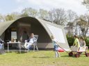 Camping Pas Cher vous présente avec son site Officiel campingpascher.fr, le Camping Le Château De Rochetaillée classé 4 étoiles, situé sur la commune de Le Bourg D'oisans dans le département Isère (Rhône Alpes) en France. Le camping Le Château De Rochetaillée, vous présente un hébergement de type tente de 25 m². Le camping Le Château De Rochetaillée vous propose du vendredi 17 avril au vendredi 24 avril 2026, en promotion à -15% pour 7 nuits à 208,25 € au lieu de 245,0 € soit une Économie de 36,75 €. Cette location propose 91 dates différentes pour réserver votre séjour. Découvrez également les 5 autres gammes d'hébergements du camping. Les Avis clients pour le Camping Le Château De Rochetaillée sont excellents avec une note moyenne de 8 sur 10. Piscine couverte, Piscine extérieure, Animations familiales, Club enfants, Aire de jeux enfants, Ping-pong, Pétanque, Terrain de football, Terrain multisports, Bar, Dépôt de pain, Épicerie,... En savoir plus : cliquez-ICI.