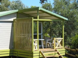 Camping Pas Cher vous présente avec son site Officiel campingpascher.fr, le Camping Les Philippons classé 3 étoiles, situé sur la commune de Les Adrets De L'esterel dans le département Var (Provence Alpes Côte D'azur) en France. Le camping Les Philippons, vous présente un hébergement de type chalet de 26 m² pour 2 personnes et télévision. Le camping Les Philippons vous propose du sam. 18 avril au sam. 25 avril 2026 pour 7 nuits à 350€. Cette location propose 93 dates différentes pour réserver votre séjour. Découvrez également les 7 autres gammes d'hébergements du camping. Les Avis clients pour le Camping Les Philippons sont excellents avec une note moyenne de 8 sur 10. Piscine extérieure, Aire de jeux enfants, Baby-foot, Canoë-kayak, Centre équestre, Cyclisme, Parcours sportif, Ping-pong, Pétanque, Randonnée, Bar, Dépôt de pain, Épicerie,... En savoir plus : cliquez-ICI.