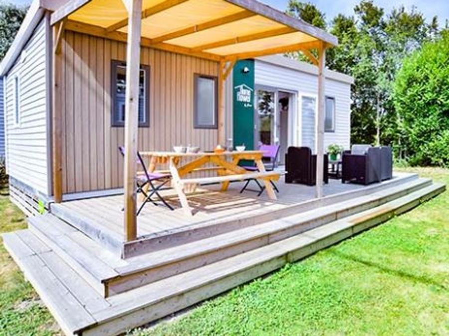 Camping Pas Cher vous présente avec son site Officiel campingpascher.fr, le Camping Flower L'Ile Des Trois Rois classé 3 étoiles, situé sur la commune de Les Andelys dans le département Eure (Haute Normandie) en France. Le camping Flower L'Ile Des Trois Rois, vous présente un hébergement de type mobil-home de 36 m² pour 4 personnes et télévision. Le camping Flower L'Ile Des Trois Rois vous propose du mardi 15 septembre au mardi 22 septembre 2026 pour 7 nuits à 553€. Cette location propose 54 dates différentes pour réserver votre séjour. Découvrez également les 8 autres gammes d'hébergements du camping. Les Avis clients pour le Camping Flower L'Ile Des Trois Rois sont excellents avec une note moyenne de 8 sur 10. Piscine chauffée, Piscine couverte, Animations familiales, Aire de jeux enfants, Court de tennis, Golf, Ping-pong, Pétanque, Structure gonflable enfants, Terrain multisports, Bar, Boulangerie, Pizzeria, Plats à emporter, Snack/Bar, Épicerie,... En savoir plus : cliquez-ICI.