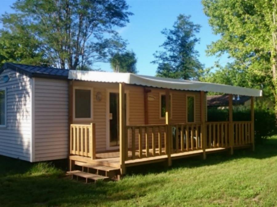 Camping Pas Cher vous présente avec son site Officiel campingpascher.fr, le Camping Paradis Le Rocher De La Granelle classé 3 étoiles, situé sur la commune de Le Bugue dans le département Dordogne (Aquitaine) en France. Le camping Paradis Le Rocher De La Granelle, vous présente un hébergement de type mobil-home de 29 m² pour 4 personnes et télévision. Le camping Paradis Le Rocher De La Granelle vous propose du jeudi 18 juin au jeudi 25 juin 2026, en promotion à -24% pour 7 nuits à 189 € au lieu de 249,0 € soit une Économie de 60 €. Cette location propose 20 dates différentes pour réserver votre séjour. Découvrez également les 17 autres gammes d'hébergements du camping. Les Avis clients pour le Camping Paradis Le Rocher De La Granelle sont excellents avec une note moyenne de 8 sur 10. Rivière, Piscine extérieure, Animation enfants, Animations familiales, Aire de jeux enfants, Baby-foot, Canoë-kayak, Cyclisme, Flipper, Ping-pong, Piscine, Pétanque, Randonnée, Salle de jeux vidéo, Terrain de football, Terrain multisports, Bar, Dépôt de pain, Plats à emporter, Snack/Bar, Épicerie,... En savoir plus : cliquez-ICI.