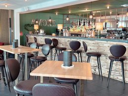 Camping Pas Cher vous présente avec son site Officiel campingpascher.fr, la Résidence Appart'hôtel Nakara By Odalys classé 4 étoiles, située sur la commune de Le Cap D'agde dans le département Hérault (Languedoc Roussillon) en France. La résidence Appart'hôtel Nakara By Odalys, vous présente un hébergement de type chambre de 25 m² avec climatisation. La résidence Appart'hôtel Nakara By Odalys vous propose du sam. 11 avril au sam. 18 avril 2026 pour 7 nuits à 573€. Cette location propose 53 dates différentes pour réserver votre séjour. Découvrez également les 10 autres gammes d'hébergements de la résidence. Piscine chauffée, Piscine extérieure, Aire de jeux enfants, Canoë-kayak, Salle de fitness, Café, Restaurant,... En savoir plus : cliquez-ICI.