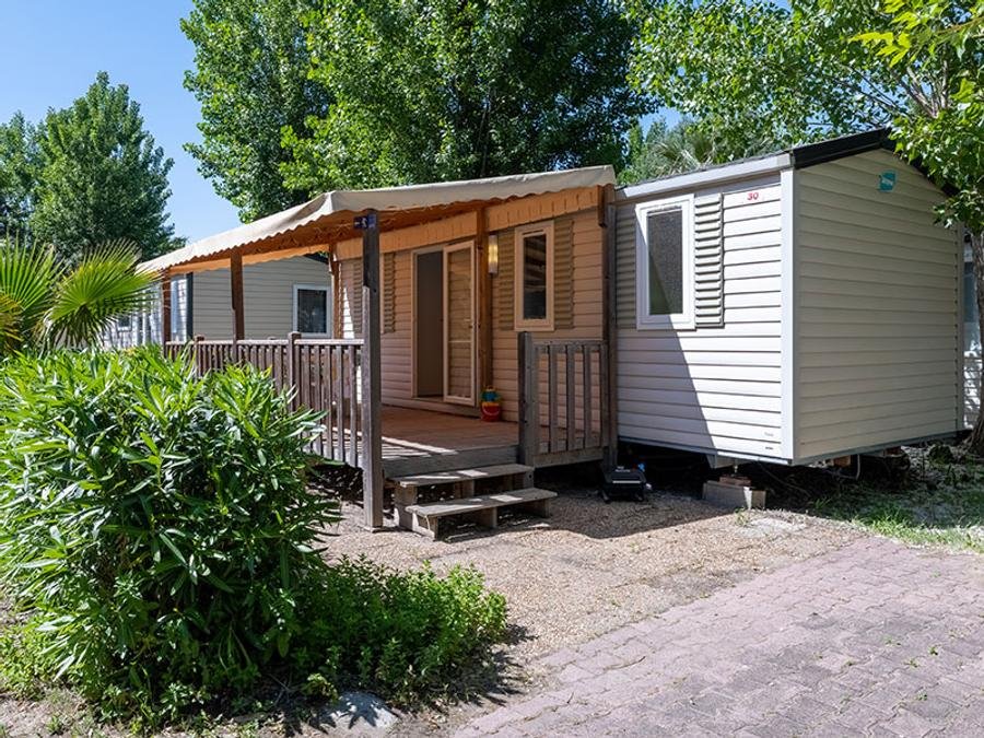 Camping Pas Cher vous présente avec son site Officiel campingpascher.fr, le Camping Pirates World Village-club Les Sables D'Or classé 4 étoiles, situé sur la commune de Le Cap D'agde dans le département Hérault (Languedoc Roussillon) en France. Le camping Pirates World Village-club Les Sables D'Or, vous présente un hébergement de type mobil-home de 26 m² avec climatisation. Le camping Pirates World Village-club Les Sables D'Or vous proposeun séjour PAS CHER avec une REMISEdu sam. 29 août au sam. 05 septembre 2026, en promotion à -79% pour 7 nuits à 299 € au lieu de 1465,0 € soit une Économie de 1166 €. Cette location propose 9 dates différentes pour réserver votre séjour. Découvrez également les 14 autres gammes d'hébergements du camping. Les Avis clients pour le Camping Pirates World Village-club Les Sables D'Or sont excellents avec une note moyenne de 8 sur 10. Mer, Parc aquatique, Piscine couverte, Piscine extérieure, Animations familiales, Club ados, Club enfants, Aire de jeux enfants, Court de tennis, Golf, Ping-pong, Pétanque, Salle de fitness, Salle de jeux vidéo, Sports nautiques, Terrain multisports, Bar, Brasserie, Dépôt de pain, Plats à emporter, Snack/Bar, Supermarché,... En savoir plus : cliquez-ICI.