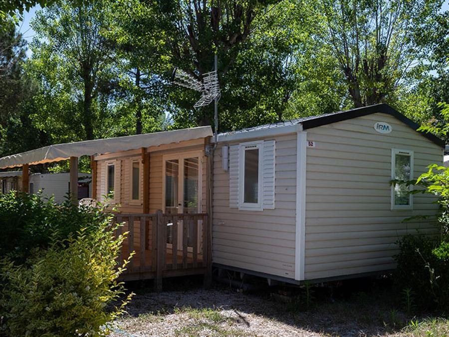 Camping Pas Cher vous présente avec son site Officiel campingpascher.fr, le Camping Pirates World Village-club Les Sables D'Or classé 4 étoiles, situé sur la commune de Le Cap D'agde dans le département Hérault (Languedoc Roussillon) en France. Le camping Pirates World Village-club Les Sables D'Or, vous présente un hébergement de type mobil-home de 28 m² avec climatisation. Le camping Pirates World Village-club Les Sables D'Or vous proposeun séjour PAS CHER avec une REMISEdu sam. 29 août au sam. 05 septembre 2026, en promotion à -79% pour 7 nuits à 379 € au lieu de 1870,0 € soit une Économie de 1491 €. Cette location propose 9 dates différentes pour réserver votre séjour. Découvrez également les 14 autres gammes d'hébergements du camping. Les Avis clients pour le Camping Pirates World Village-club Les Sables D'Or sont excellents avec une note moyenne de 8 sur 10. Mer, Parc aquatique, Piscine couverte, Piscine extérieure, Animations familiales, Club ados, Club enfants, Aire de jeux enfants, Court de tennis, Golf, Ping-pong, Pétanque, Salle de fitness, Salle de jeux vidéo, Sports nautiques, Terrain multisports, Bar, Brasserie, Dépôt de pain, Plats à emporter, Snack/Bar, Supermarché,... En savoir plus : cliquez-ICI.