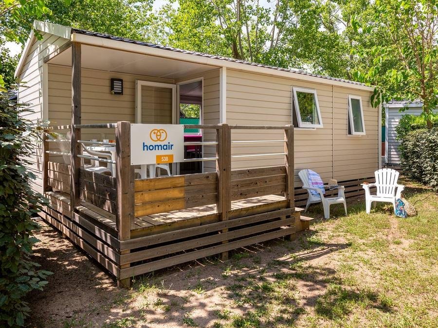 Camping Pas Cher vous présente avec son site Officiel campingpascher.fr, le Camping Pirates World Village-club Les Sables D'Or classé 4 étoiles, situé sur la commune de Le Cap D'agde dans le département Hérault (Languedoc Roussillon) en France. Le camping Pirates World Village-club Les Sables D'Or vous propose un hébergement de type mobil-home de 19 m². L'établissement vous propose 16 autres types d'hébergements. Découvrez tous nos séjours à petits prix dans la commune et aux alentours de Le Cap D'agde du département : Hérault (Languedoc Roussillon). Les Avis clients pour le Camping Pirates World Village-club Les Sables D'Or sont excellents avec une note moyenne de 8 sur 10. Mer, Parc aquatique, Piscine couverte, Piscine extérieure, Animations familiales, Club ados, Club enfants, Aire de jeux enfants, Court de tennis, Golf, Ping-pong, Pétanque, Salle de fitness, Salle de jeux vidéo, Sports nautiques, Terrain multisports, Bar, Brasserie, Dépôt de pain, Plats à emporter, Snack/Bar, Supermarché,... En savoir plus : cliquez-ICI.
