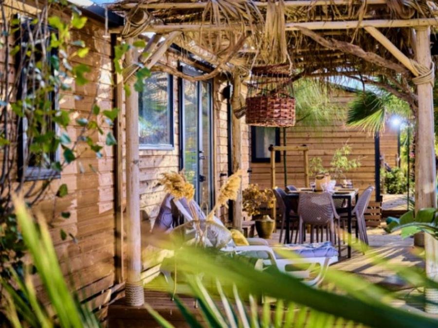 Camping Pas Cher vous présente avec son site Officiel campingpascher.fr, le Camping Pirates World Village-club Les Sables D'Or classé 4 étoiles, situé sur la commune de Le Cap D'agde dans le département Hérault (Languedoc Roussillon) en France. Le camping Pirates World Village-club Les Sables D'Or vous propose un hébergement de type mobil-home de 40 m² pour 6 personnes avec climatisation (télévision). L'établissement vous propose 16 autres types d'hébergements. Découvrez tous nos séjours à petits prix dans la commune et aux alentours de Le Cap D'agde du département : Hérault (Languedoc Roussillon). Les Avis clients pour le Camping Pirates World Village-club Les Sables D'Or sont excellents avec une note moyenne de 8 sur 10. Mer, Parc aquatique, Piscine couverte, Piscine extérieure, Animations familiales, Club ados, Club enfants, Aire de jeux enfants, Court de tennis, Golf, Ping-pong, Pétanque, Salle de fitness, Salle de jeux vidéo, Sports nautiques, Terrain multisports, Bar, Brasserie, Dépôt de pain, Plats à emporter, Snack/Bar, Supermarché,... En savoir plus : cliquez-ICI.
