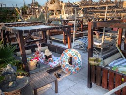 Camping Pas Cher vous présente avec son site Officiel campingpascher.fr, le Camping Pirates World Village-club Les Sables D'Or classé 4 étoiles, situé sur la commune de Le Cap D'agde dans le département Hérault (Languedoc Roussillon) en France. Le camping Pirates World Village-club Les Sables D'Or, vous présente un hébergement de type mobil-home de 28 m² avec climatisation. Le camping Pirates World Village-club Les Sables D'Or vous proposeun séjour PAS CHER avec une REMISEdu sam. 19 septembre au sam. 26 septembre 2026, en promotion à -75% pour 7 nuits à 209 € au lieu de 840,0 € soit une Économie de 631 €. Cette location propose 18 dates différentes pour réserver votre séjour. Découvrez également les 22 autres gammes d'hébergements du camping. Les Avis clients pour le Camping Pirates World Village-club Les Sables D'Or sont excellents avec une note moyenne de 8 sur 10. Mer, Parc aquatique, Piscine couverte, Piscine extérieure, Animations familiales, Club ados, Club enfants, Aire de jeux enfants, Court de tennis, Golf, Ping-pong, Pétanque, Salle de fitness, Salle de jeux vidéo, Sports nautiques, Terrain multisports, Bar, Brasserie, Dépôt de pain, Plats à emporter, Snack/Bar, Supermarché,... En savoir plus : cliquez-ICI.