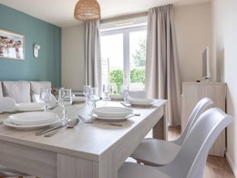 Camping Pas Cher vous présente avec son site Officiel campingpascher.fr, la Résidence Odalys Référence Les Villas De La Baie classé 3 étoiles, située sur la commune de Le Crotoy dans le département Somme (Picardie) en France. La résidence Odalys Référence Les Villas De La Baie, vous présente un hébergement de type maison de 44 m² et télévision. La résidence Odalys Référence Les Villas De La Baie vous propose du sam. 07 mars au sam. 14 mars 2026 pour 7 nuits à 419€. Cette location propose 35 dates différentes pour réserver votre séjour. Découvrez également les 3 autres gammes d'hébergements de la résidence. Les Avis clients pour la Résidence Odalys Référence Les Villas De La Baie sont excellents avec une note moyenne de 8 sur 10. Mer, Piscine chauffée, Piscine couverte, Canoë-kayak, Centre équestre, Cyclisme, Golf, Randonnée,... En savoir plus : cliquez-ICI.