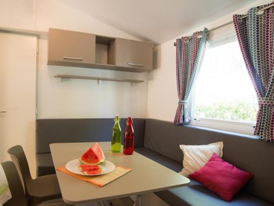 Cliquez pour découvrir toutes les photos de l'HÉBERGEMENT ! bungalow - Abri De Camargue photo 2
