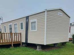 Camping Pas Cher vous présente avec son site Officiel campingpascher.fr, le Camping Le Cap Vert classé 2 étoiles, situé sur la commune de Les Moeres dans le département Nord (Nord Pas De Calais) en France. Le camping Le Cap Vert, vous présente un hébergement de type mobil-home de 30 m² avec climatisation et télévision. Le camping Le Cap Vert vous propose du vendredi 27 février au vendredi 06 mars 2026 pour 7 nuits à 550€. Cette location propose 132 dates différentes pour réserver votre séjour. Découvrez également les 3 autres gammes d'hébergements du camping. Les Avis clients pour le Camping Le Cap Vert sont excellents avec une note moyenne de 8 sur 10. Animations familiales, Aire de jeux enfants, Centre équestre, Cyclisme, Ping-pong, Pétanque, Randonnée, Terrain de football, Bar, Épicerie,... En savoir plus : cliquez-ICI.