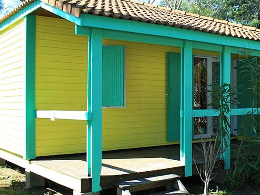 Camping Pas Cher vous présente avec son site Officiel campingpascher.fr, le Camping Eden classé 5 étoiles, situé sur la commune de Le Grau Du Roi dans le département Gard (Languedoc Roussillon) en France. Le camping Eden vous propose un hébergement de type chalet de 35 m² pour 6 personnes. L'établissement vous propose 5 autres types d'hébergements. Découvrez tous nos séjours à petits prix dans la commune et aux alentours de Le Grau Du Roi du département : Gard (Languedoc Roussillon). Les Avis clients pour le Camping Eden sont excellents avec une note moyenne de 8 sur 10. Parc aquatique, Piscine chauffée, Piscine extérieure, Animations familiales, Club ados, Club enfants, Aire de jeux enfants, Canoë-kayak, Centre équestre, Parcours sportif, Ping-pong, Plongée, Pétanque, Randonnée, Salle de fitness, Salle de jeux vidéo, Surf, Terrain de volley-ball, Terrain multisports, Bar, Dépôt de pain, Plats à emporter, Snack/Bar, Supermarché, Épicerie,... En savoir plus : cliquez-ICI.